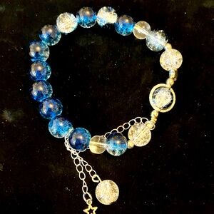 Blue and silver glass bead bracelet #indieaccessories
5.8cm/2.28in
